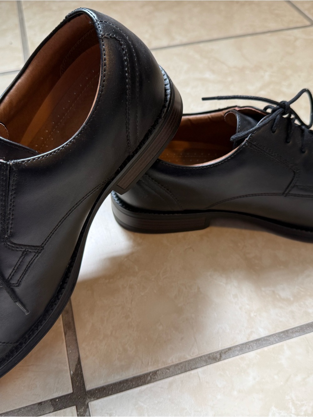 Dockers Black Leather Lace-Up Derbys with Smooth Finish